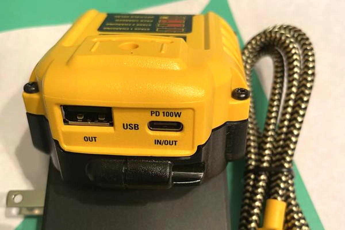 DEWALT USB Charging Kit